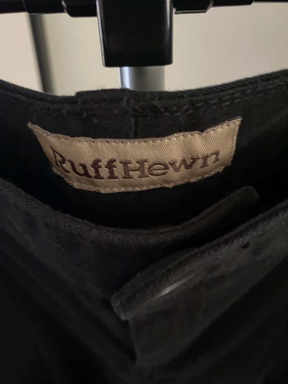 Black Ruff Hewn Capris - Picture 4 of 7